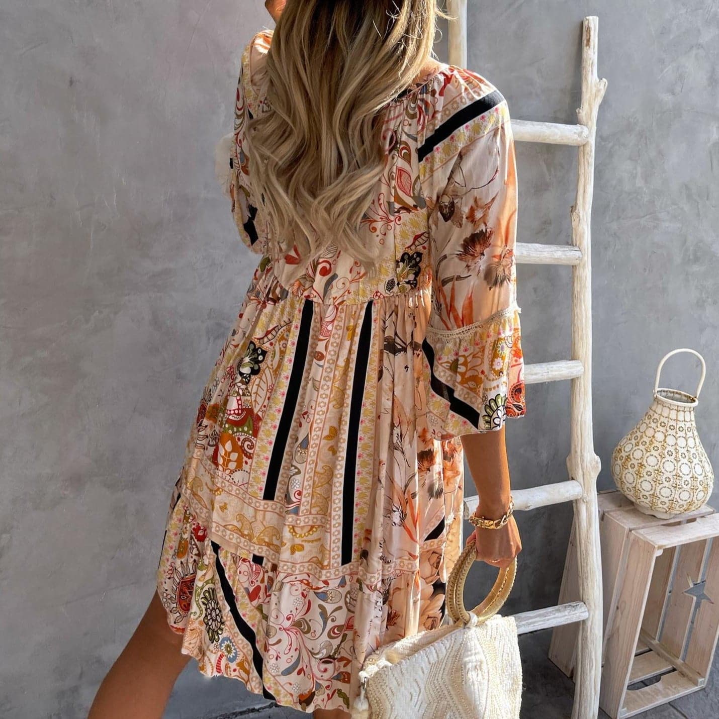 Kristina - Elegant lace dress with print