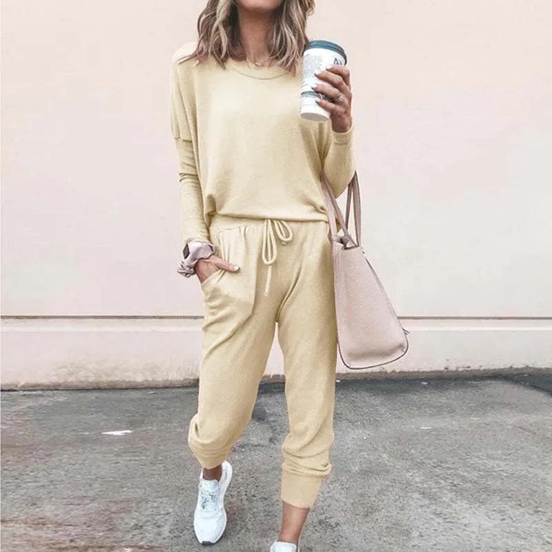 Women's Jogging Set - Relaxed Fit - Long-Sleeved Top & Jogging Pants with Drawstring and Pockets