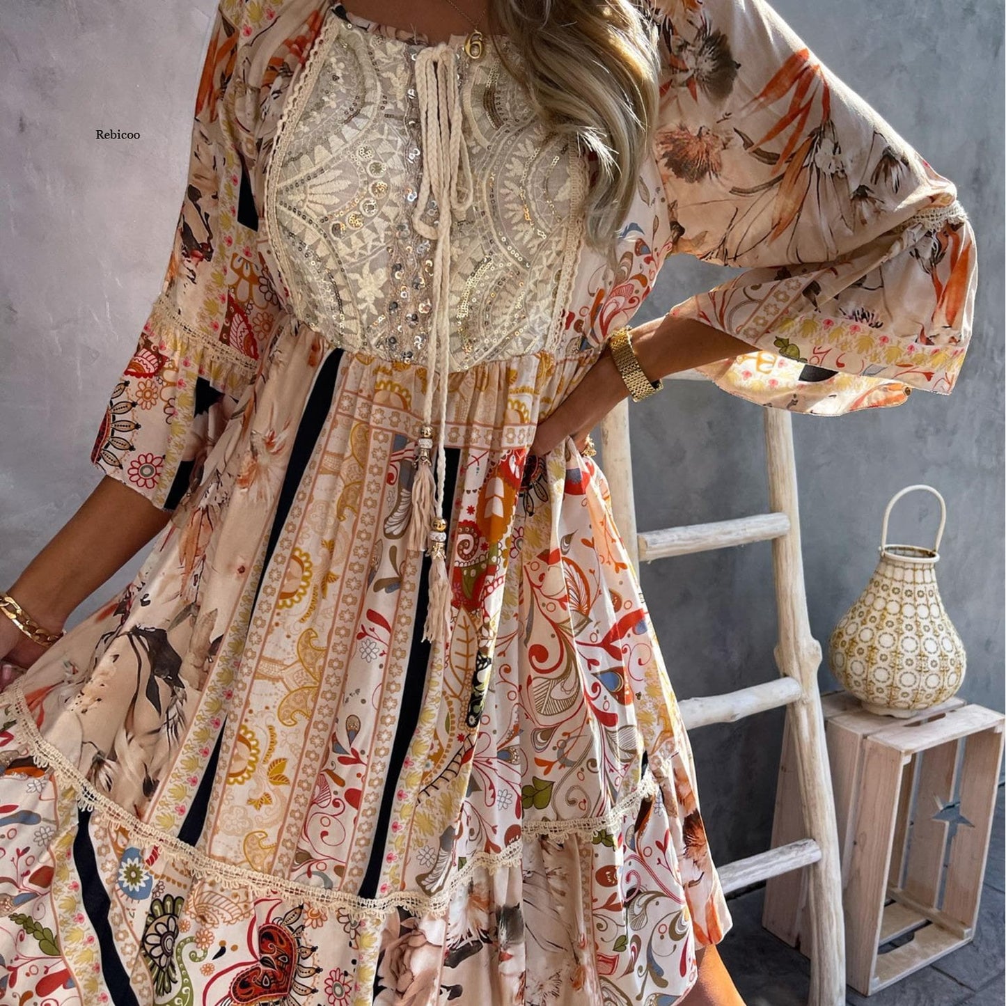 Kristina - Elegant lace dress with print