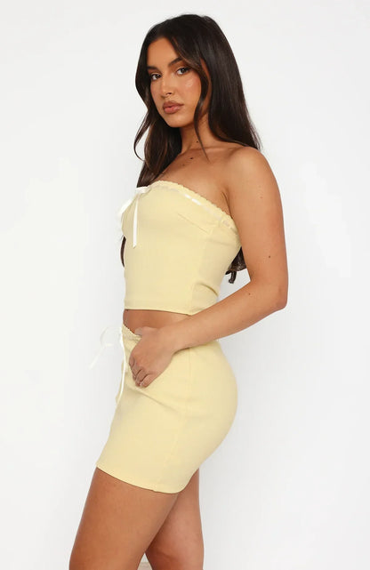 Women's Mini Skirt – Slim Fit – Knit Fabric – Bow Detail at the Waist