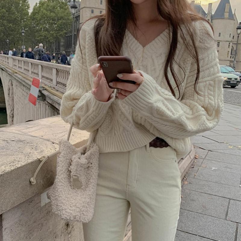 Women's Knit Sweater - Cable Knit - V-Neck - Relaxed Fit - Long Sleeves