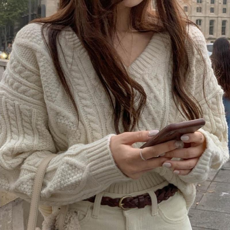 Women's Knit Sweater - Cable Knit - V-Neck - Relaxed Fit - Long Sleeves