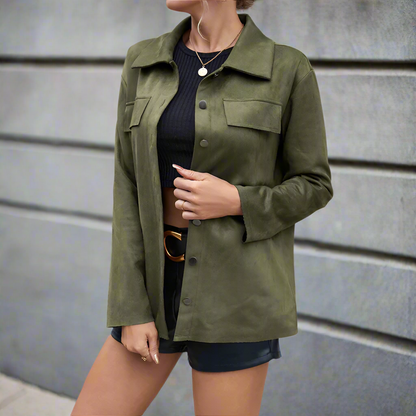 Kvindejakke - Blødt Ruskindslook - Afslappet Pasform - Knaplukning og Brystlomme