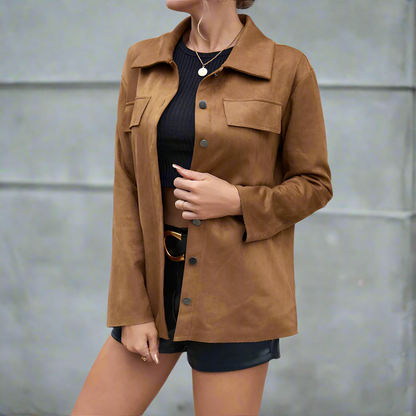 Kvindejakke - Blødt Ruskindslook - Afslappet Pasform - Knaplukning og Brystlomme