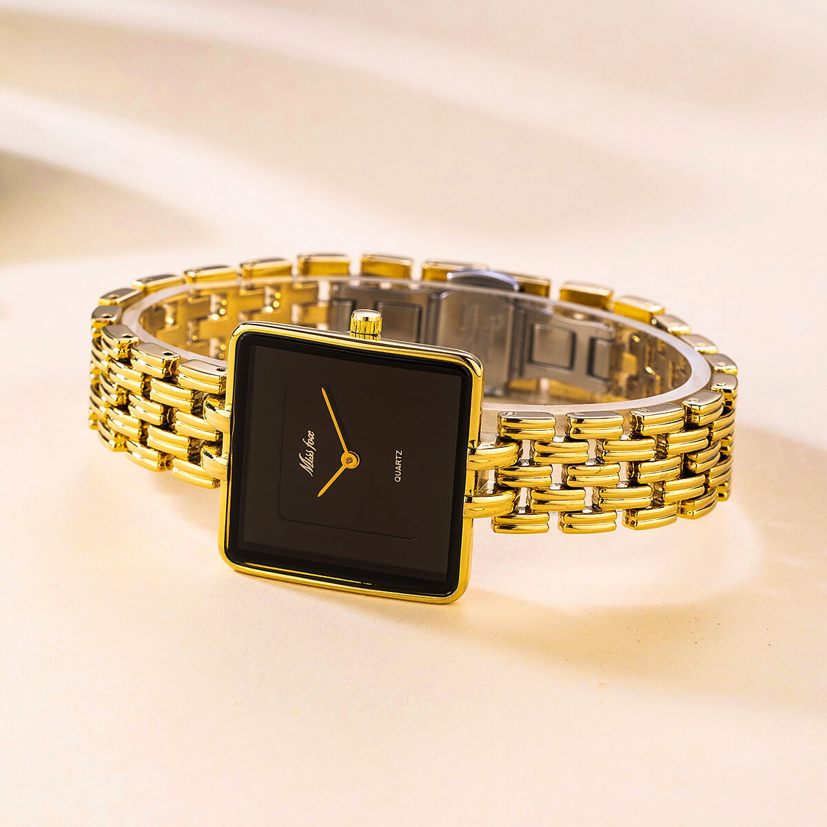 Square Dial Bracelet Watch for Women – Timeless Elegance & Everyday Style
