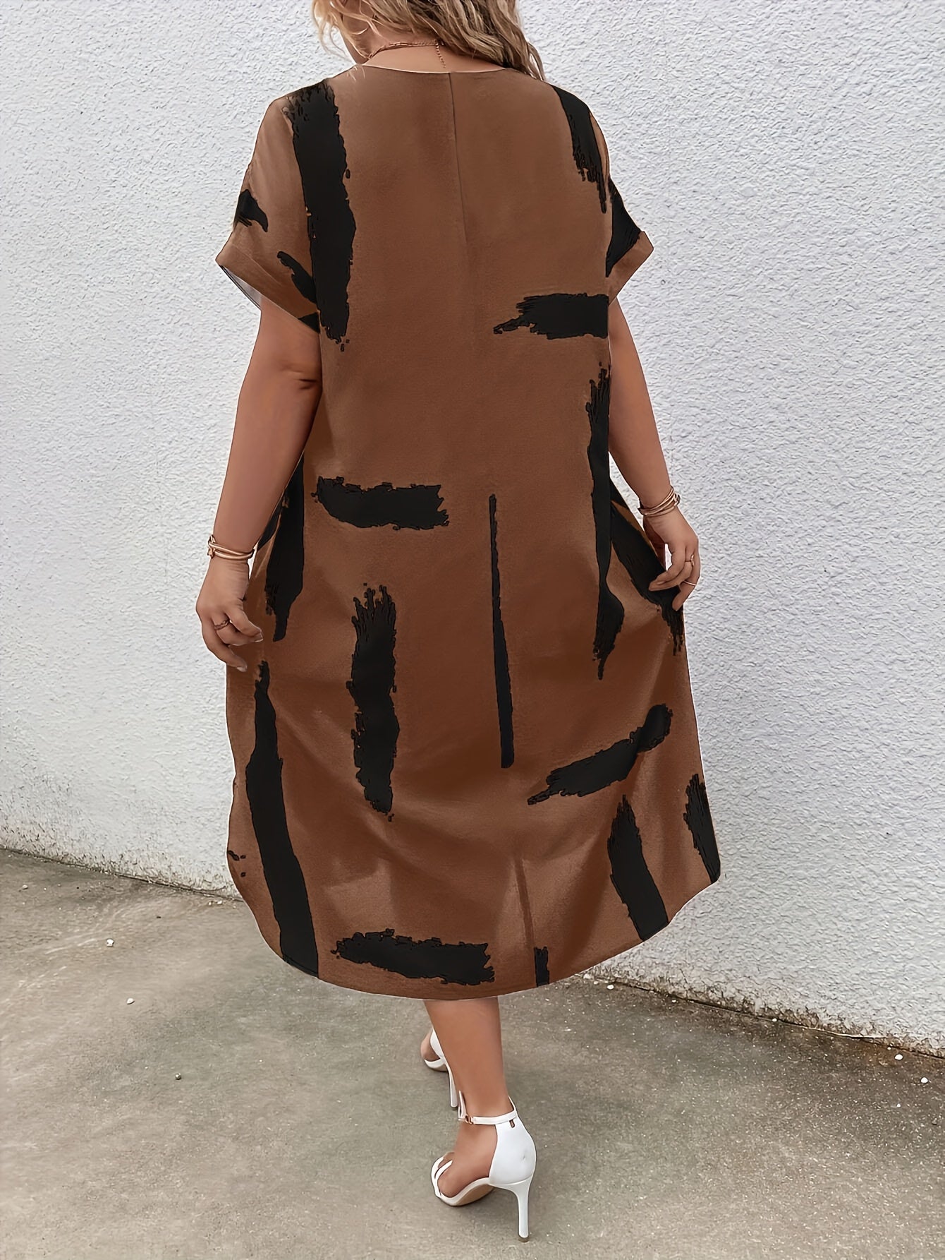 Women's Midi Dress - Loose Fit - V-neck - Short Sleeves - Light and Airy