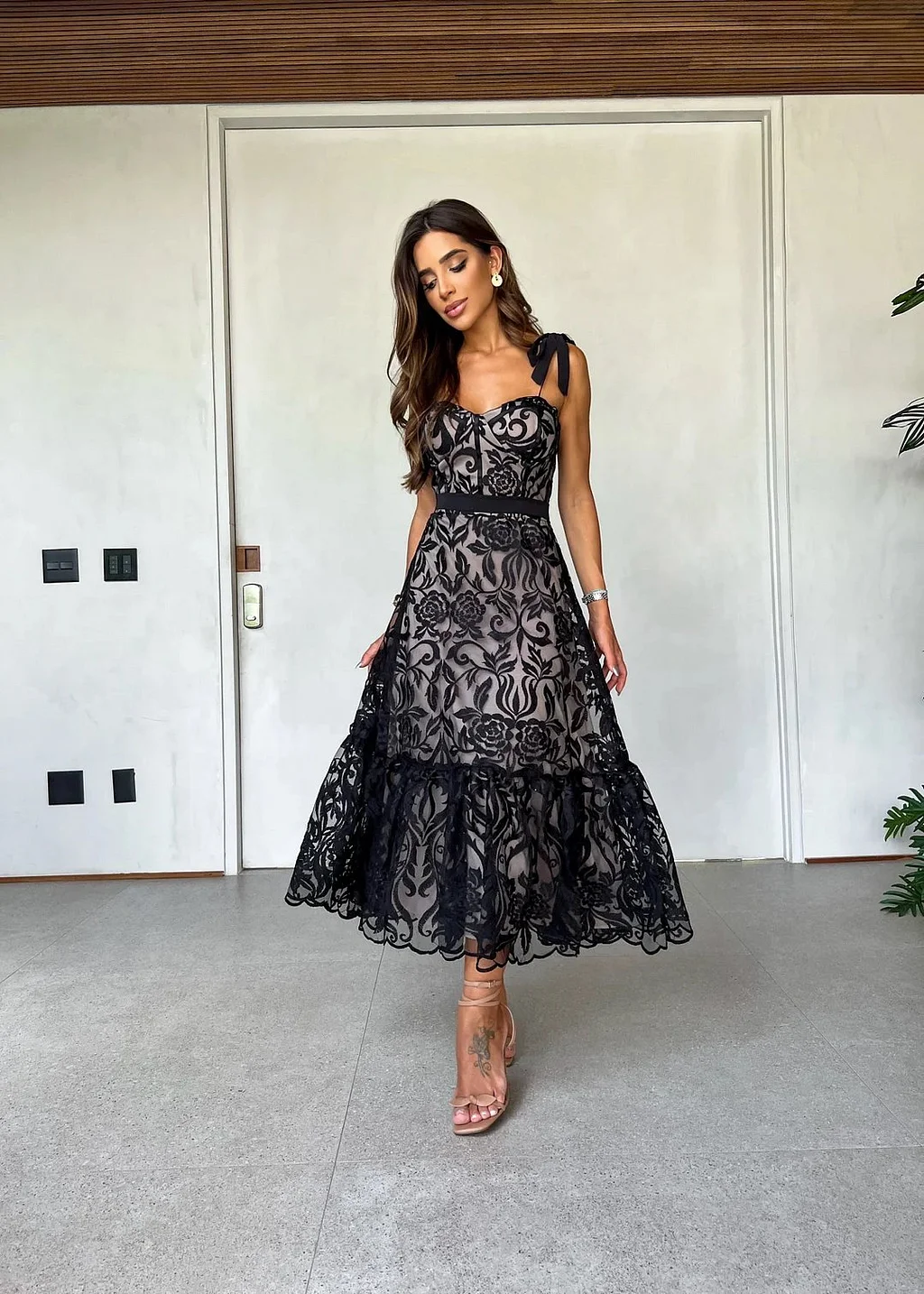Women's Dress – Sleeveless A-Line – Lace Details – V-Neck – Elegant Party Dress