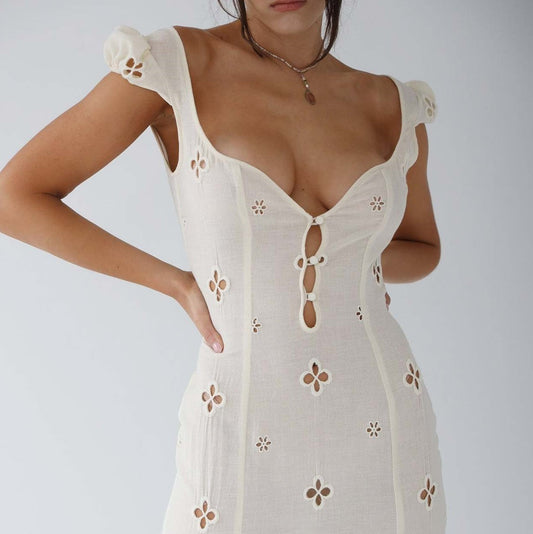 Dress for women – Fitted fit – Embroidered details – V-neck – Cap sleeves