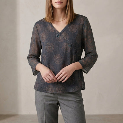 Relaxed Fit Printed V-Neck Blouse for Women – Effortless Casual Elegance