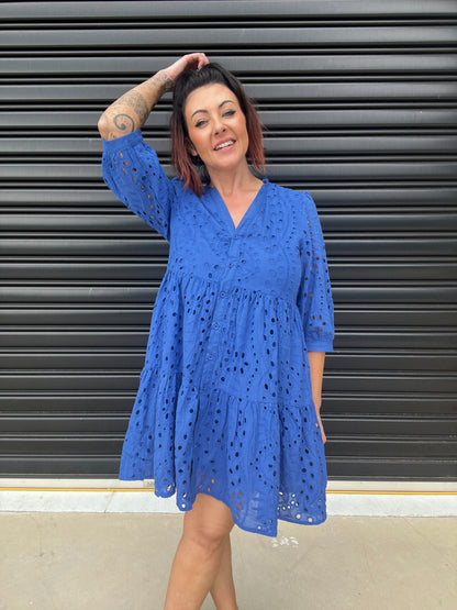 Women's Dress - A-line Loose Fit - 3/4 Sleeves - Button Closure & Broderie Anglaise