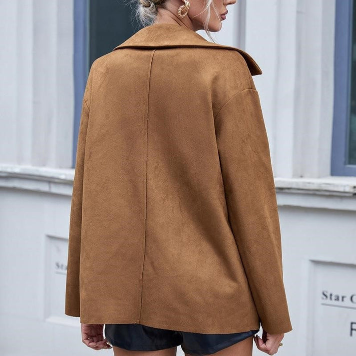 Kvindejakke - Blødt Ruskindslook - Afslappet Pasform - Knaplukning og Brystlomme