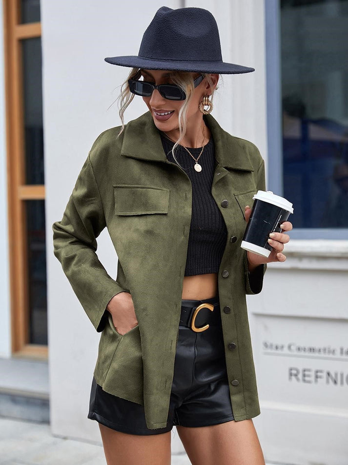 Kvindejakke - Blødt Ruskindslook - Afslappet Pasform - Knaplukning og Brystlomme