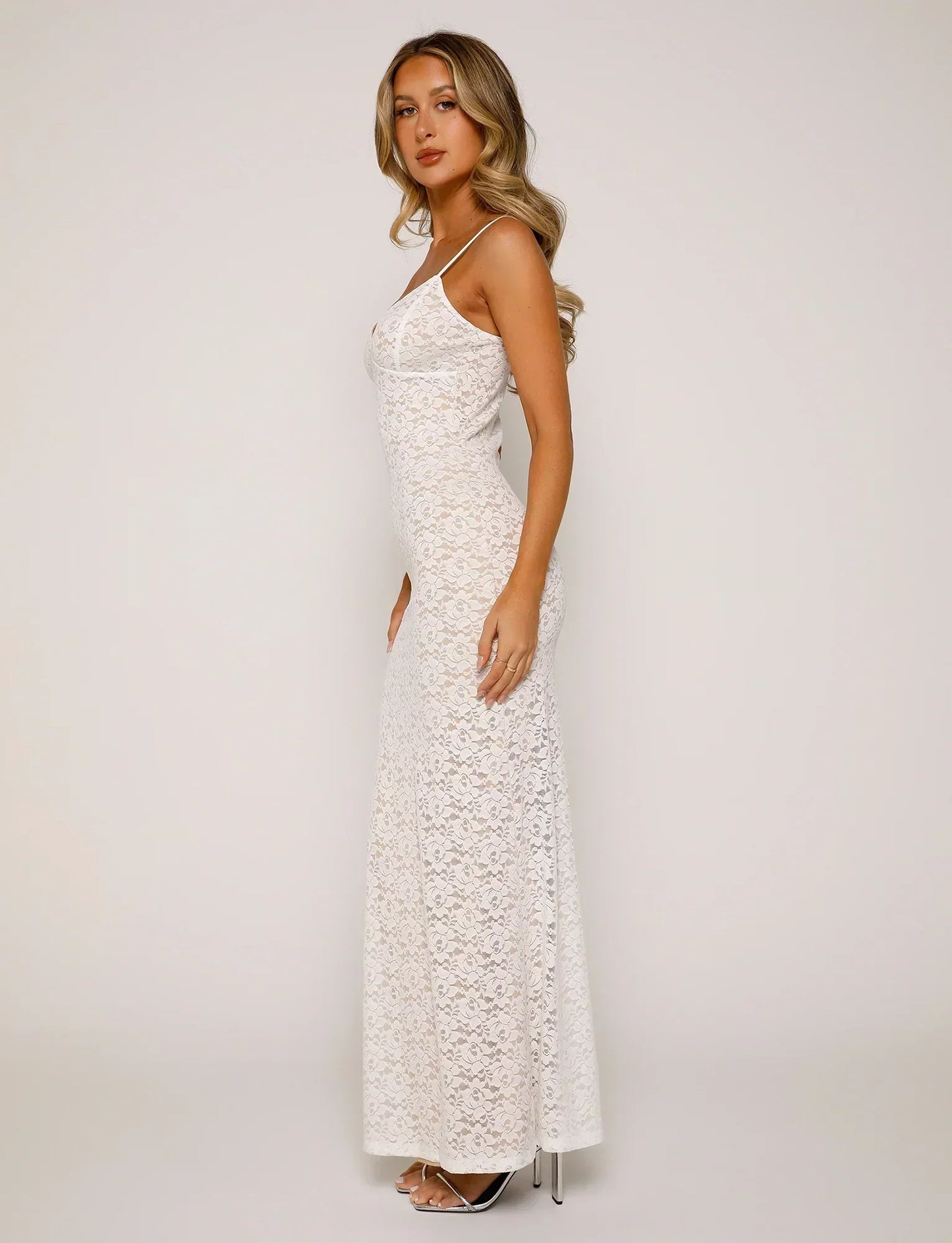 Women's Maxi Dress – Slim Fit – Lace – Spaghetti Straps – V-Neck Evening Look
