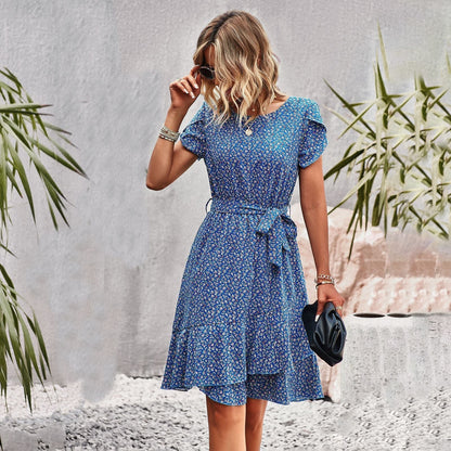 Trijntje - Floral Dress with Belt and Ruffles
