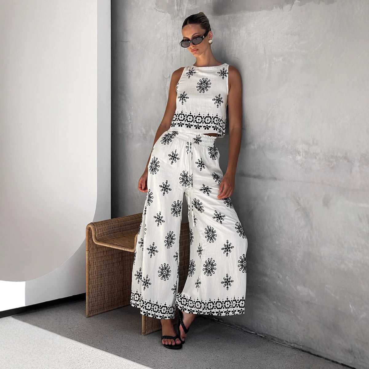Women's Two-Piece Set – Sleeveless Crop Top – Wide Pants – Light Breathable Material