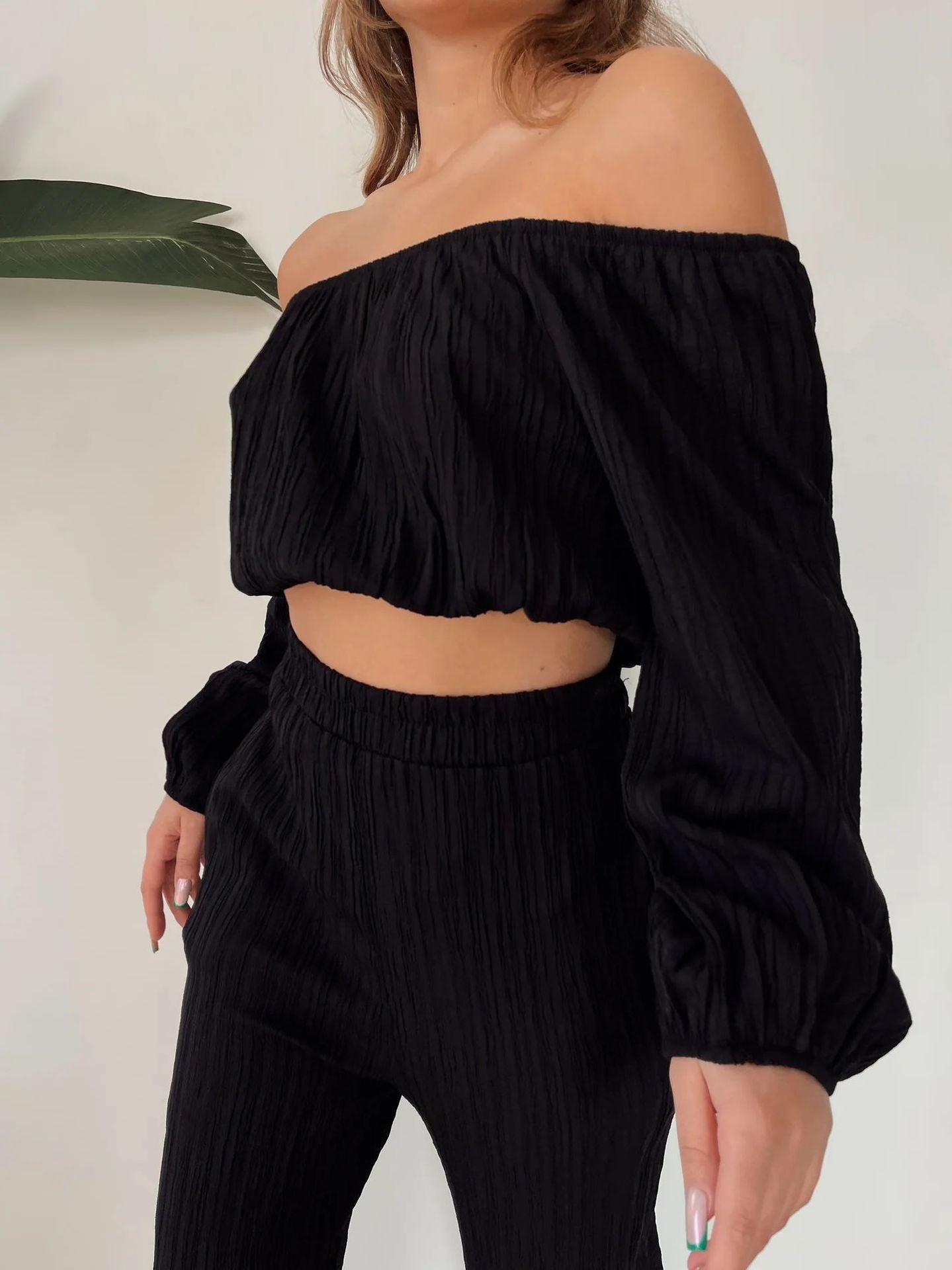Women's Set – Off-Shoulder Crop Top with Long Sleeves – High-Waisted Wide Pants
