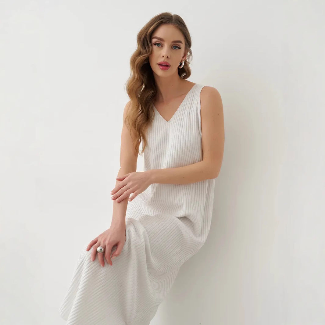 Women's Maxi Dress – Sleeveless – V-Neck – Pleated – Relaxed Fit – Spaghetti Straps