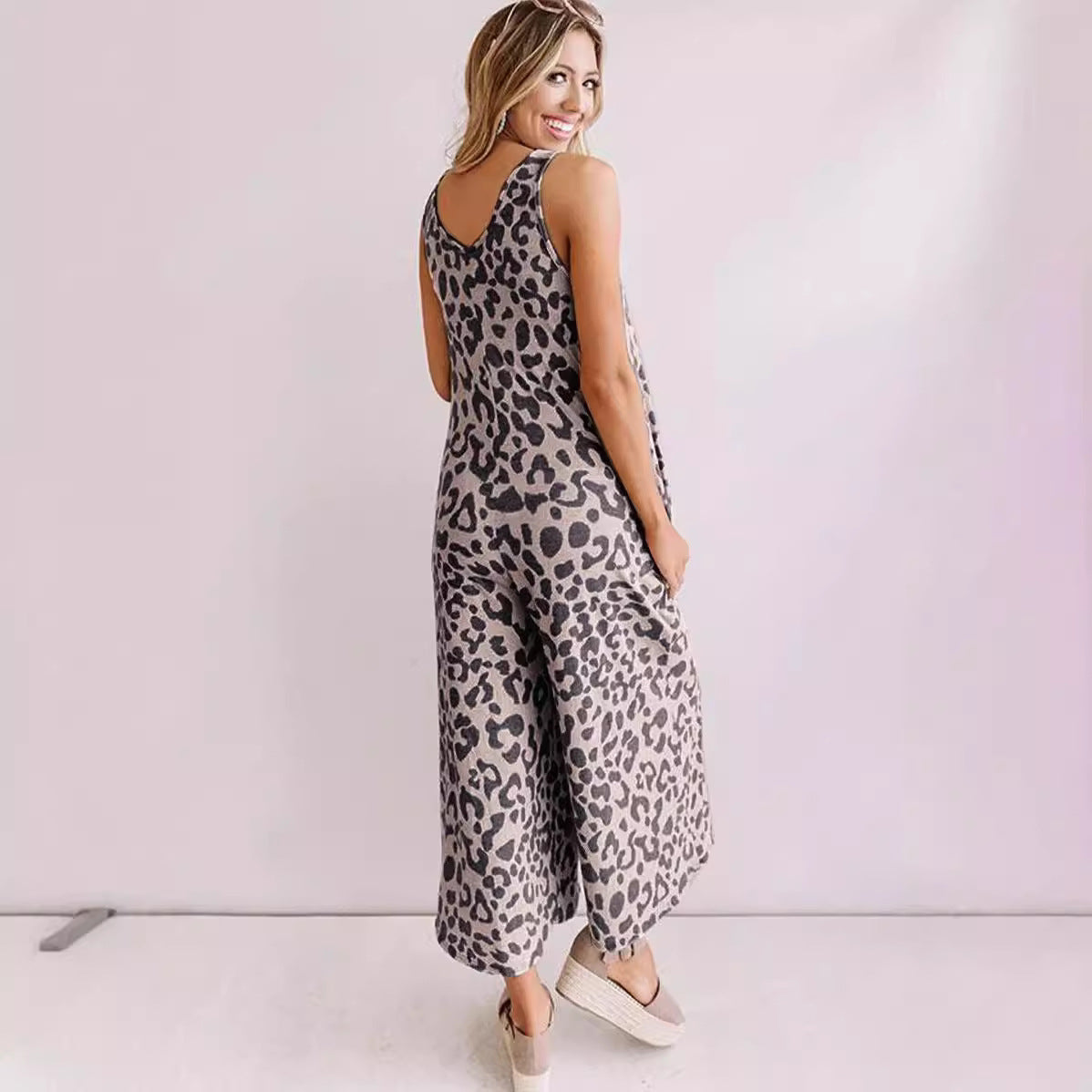 Women's Sleeveless Jumpsuit - Leopard Print - Loose Fit - V-Neck Wide-Leg Cropped