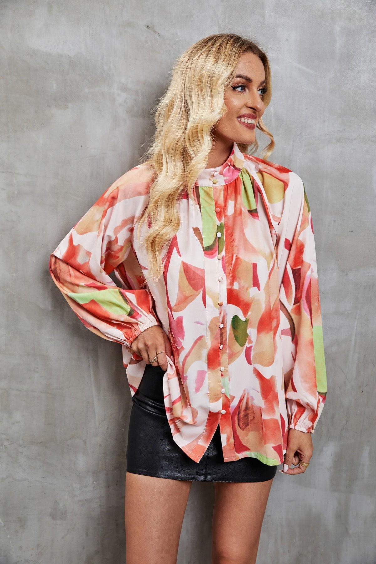 Women's Blouse – Relaxed Fit – Light and Breathable – Button Closure and Artistic Print