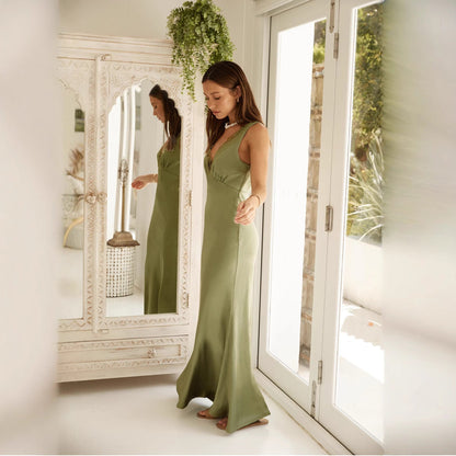 Women's Evening Dress – Satin – Slim Fit – Sleeveless V-Neck with Lace – Floor-Length