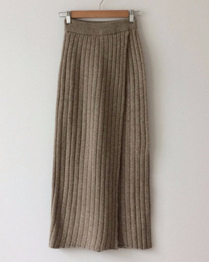 Women's Maxi Skirt - High-Waisted - Ribbed Knit - Comfortable and Stylish
