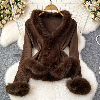 Isla Ribbed Cropped Top | Fur Trim V-Neck Top