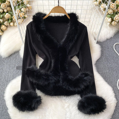 Isla Ribbed Cropped Top | Fur Trim V-Neck Top