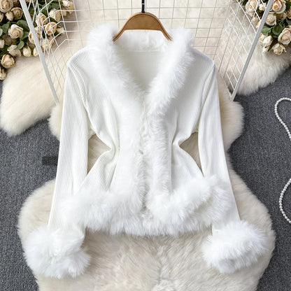 Isla Ribbed Cropped Top | Fur Trim V-Neck Top