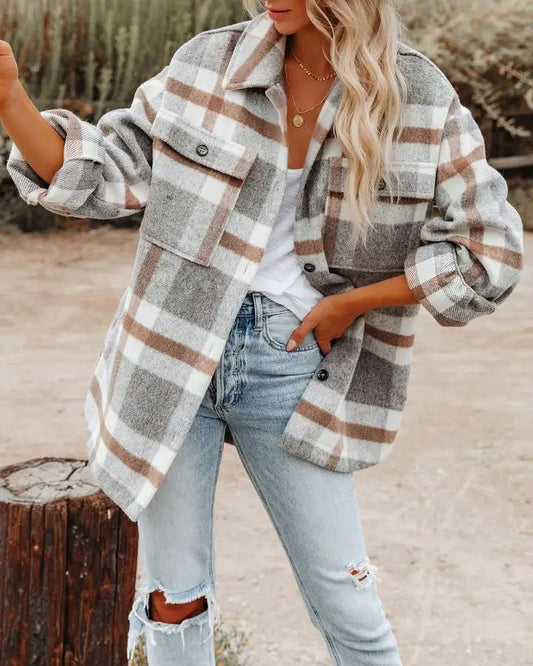 Women's Shirt Jacket - Oversized Fit - Wool-Like Material - Checkered - Button Closure